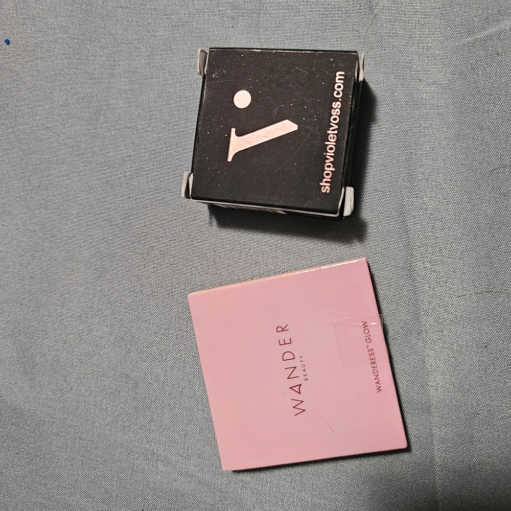 Wander Beauty Glow Highlighter - Pink. Violet Voss Eveshadow. CLARENCE !!!